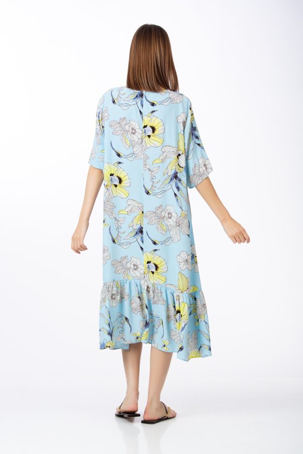 Rochie bleu damă de vâscoză lejeră pentru vară, cu imprimeu floral, midi. Pentru ținute casual, de primăvară-vară. Disponibilă în mărimi mari/plus size, haine femei, Modele rochii lejere, rochie Be You, Rochie damă casual, Rochie damă de vară, Rochie damă de zi, Rochie damă mărimi mari, Rochie damă plus size, Rochie de vâscoză, rochie lejera, Rochie midi damă, Rochii cu imprimeu floral, Rochii fabricate în România, Rochii florale, Rochii ieftine damă, Rochii oversized, Rochii pentru femei plinuțe, Rochii trei sferturi, Rochii XL, Rochii XXL, Rochițe de primăvară damă, Rochițe lejere